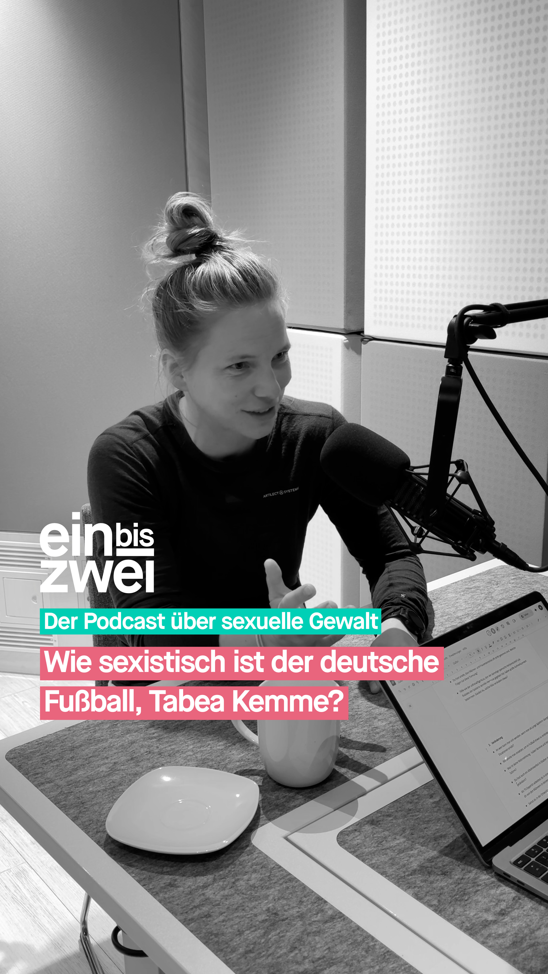 Sie ist U20-Weltmeisterin, Champions League-Siegerin, Olympiasiegerin und 4-fache Deutsche Meisterin – @tabeakemme21. Sie sagt: „Ich bin seit 20 Jahren im Fußball tätig und habe bisher vieles erlebt. Sexismus, sexualisierende Gewalt, Stalking, Morddrohungen, ich würde es auf allen Ebenen als Daily Business bezeichnen”.
Lange Zeit habe sie diese Erlebnisse eher verdrängt, heute macht sie das nicht mehr. Sie versucht, ihr Umfeld zu sensibilisieren und fordert mehr Aufklärung über Grenzen im nonverbalen und verbalen Miteinander und in der Ausbildung im Fußball. Sie möchte Betroffene bestärken, sich Unterstützung zu suchen und sich zu wehren. Tabea fordert unabhängige Anlaufstellen und klare Sanktionen, wenn Grenzen überschritten werden.
🎧 Erfahrt mehr in der aktuellen Folge von #einbiszwei.
🔗 ubskm.de/folge141
Den Link findet ihr in unserer Bio.
#UBSKM #Podcast #GemeinsamGegenMissbrauch #Missbrauchsbeauftragte