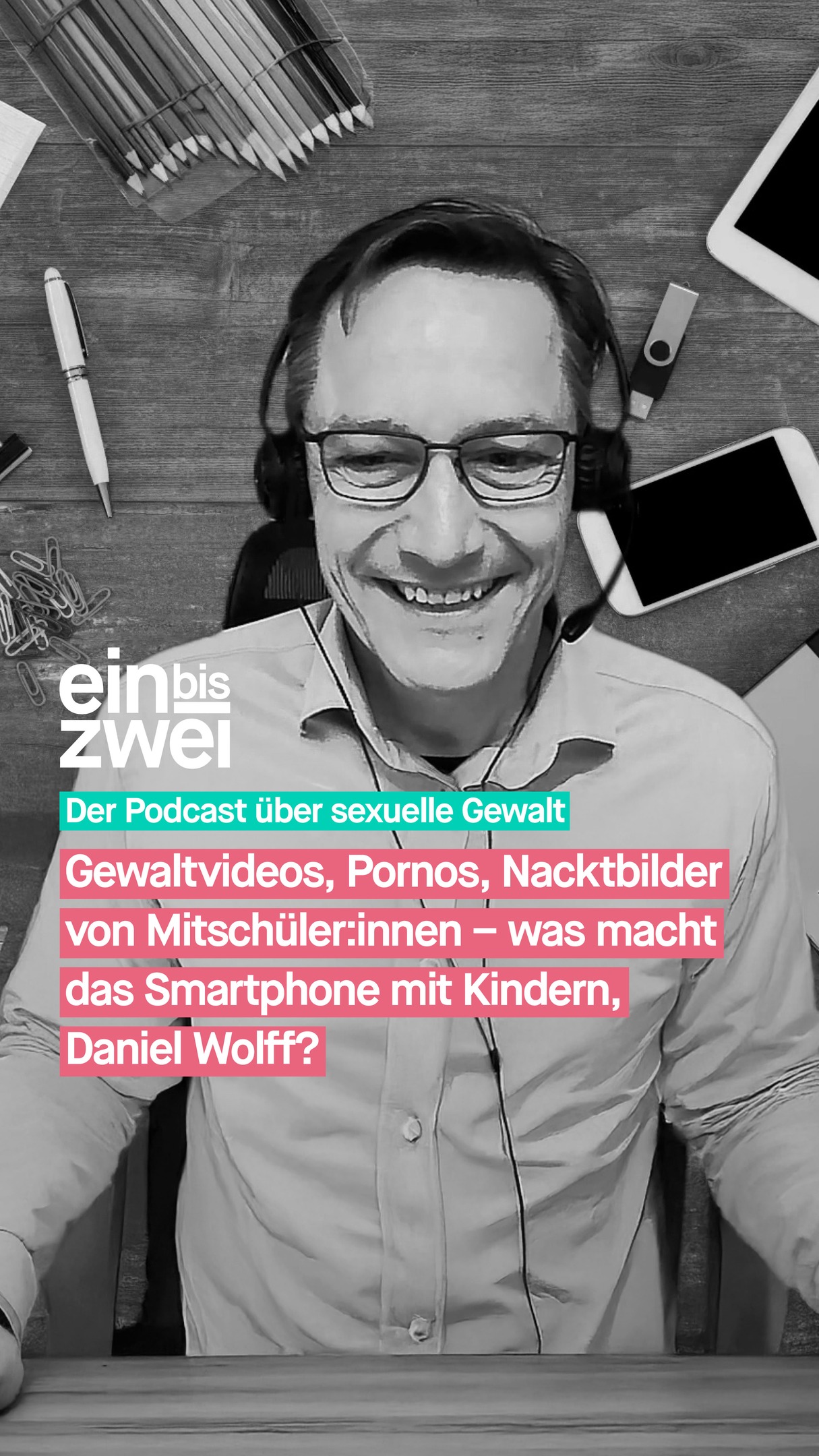 Wenn Kinder mit 10 Jahren ihr erstes Smartphone bekommen, geraten sie schlagartig in eine Welt, auf die sie nicht vorbereitet sind: Pornos, Krieg, sexuelle Gewalt – all das ist ungefiltert verfügbar.
Was genau das bei Kindern anrichtet weiß Daniel Wolff. Er ist Digitaltrainer und gibt Workshops an Schulen. Dabei hat er inzwischen mit über 100.000 Schüler*innen über ihre Erlebnisse im Netz gesprochen. 2024 hat er das Buch „Allein mit dem Handy: Klassenchat, Mobbing, Pornos, Gewaltvideos – was Kinder online wirklich erleben“ veröffentlicht. Um zu erfahren, was er in neun Jahren Digitaltraining herausgefunden hat und was Kinder online wirklich erleben, empfehlen wir euch die Folge mit Daniel Wolff bei #einbiszwei.
🎧 Erfahrt mehr in der Folge von einbiszwei.
🔗 Den Link findet ihr in unserer Bio.
#GemeinsamGegenMissbrauch #Missbrauchsbeauftragte #UBSKM#Podcast