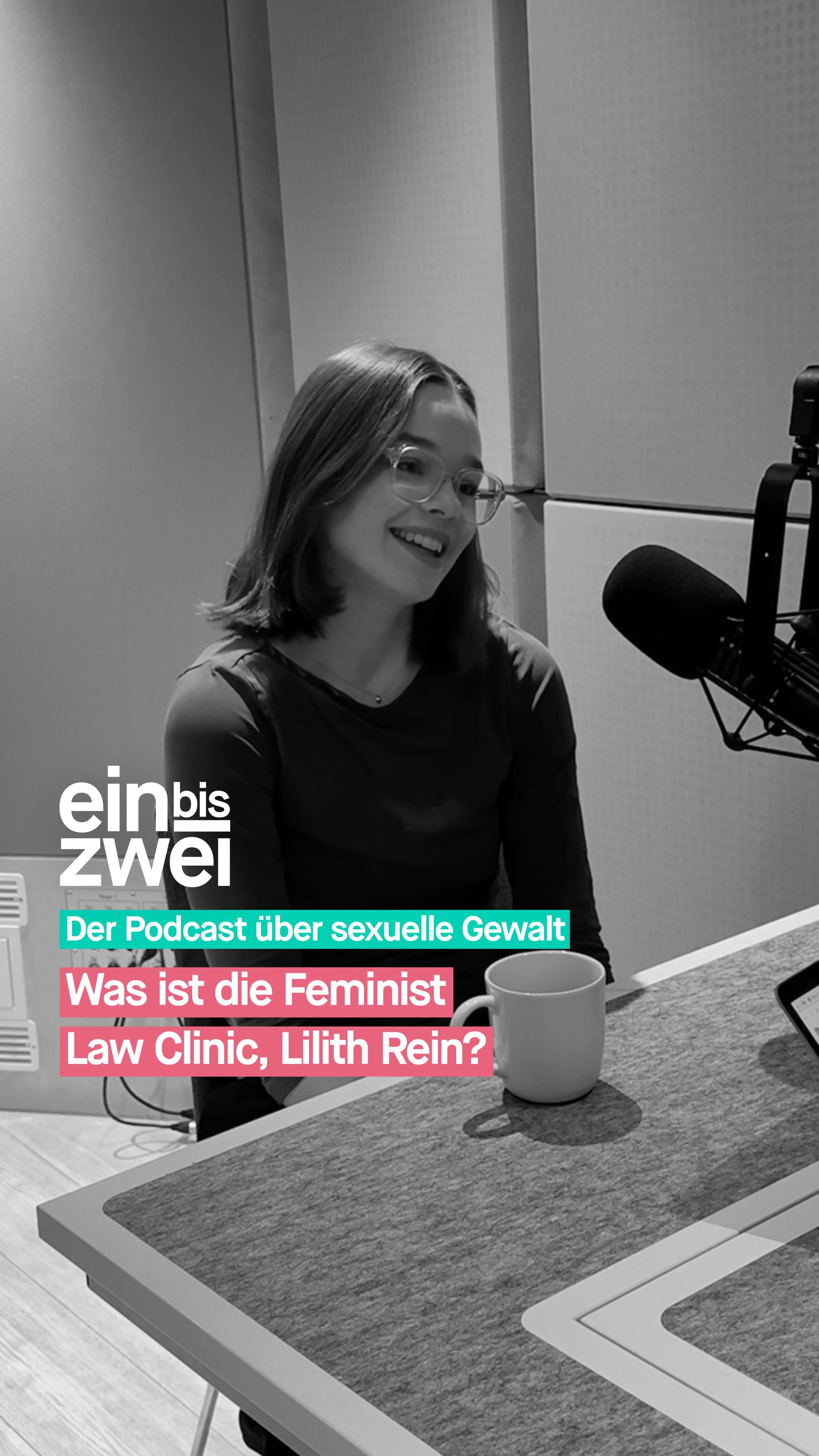 Wer nach Gewalt in der Beziehung, einer Vergewaltigung oder nach einer Trennung rechtliche Unterstützung sucht, kann für den ersten Beratungstermin bei einer Anwältin schnell 250 Euro auf den Tisch legen. Und das auch nur in dem Fall, dass die betroffene Person überhaupt eine Fachanwältin findet.
Law Clinics sind eine Erfindung aus den USA, das Prinzip ist einfach: Jurastudent:innen dürfen noch keine Fälle übernehmen, Bedürftige können sich keinen Anwalt leisten – also beraten Student:innen kostenlos Bedürftige.
Lilith Rein, Jurastudentin, gründete gemeinsam mit zwei Mitbewohnerinnen im Juni 2024 in Köln die erste Feminist Law Clinic. Seit Anfang 2025 bietet der Verein kostenlose, vertrauliche Rechtsberatung an, vor allem für Frauen und queere Personen. Was ihre Law Clinic für Fälle hat und wie es weitergeht, erzählt Lilith Rein bei #einbiszwei.
🎧 Erfahrt mehr in der aktuellen Folge von einbiszwei.
🔗 ubskm.de/folge133
Den Link findet ihr in unserer Bio.
#UBSKM #Podcast #GemeinsamGegenMissbrauch #Missbrauchsbeauftragte Missbrauch