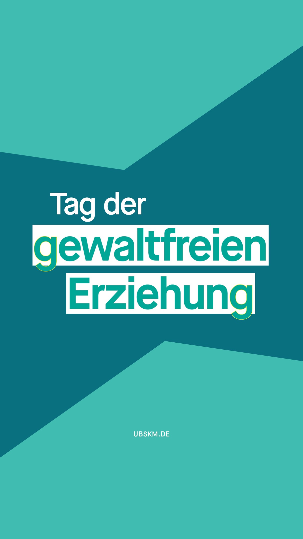 Heute ist #TagDerGewaltfreienErziehung.
Gewaltfreie Erziehung bedeutet nicht „alles zu erlauben“, sie bedeutet, Kinder mit Respekt zu begleiten und ihre Grenzen ernst zu nehmen.
Und genau das kann Kinder schützen.
Kinder und Jugendliche, die daran gewöhnt sind, dass ihre Grenzen von anderen, von Mächtigeren, verletzt werden dürfen, werden häufiger Opfer von sexueller Gewalt. Täter und Täterinnen nutzen so die Bedürftigkeit aus.
❗️Das Recht auf gewaltfreie Erziehung ist in Deutschland seit dem 1. Januar 2001 in § 1631 Abs. 2 des Bürgerlichen Gesetzbuchs (BGB) verankert. Und Gewalt beginnt übrigens nicht bei körperlicher Züchtigung, sondern schon in der Sprache.
🎧 Schon gehört? In Folge 127 unseres Podcasts einbiszwei spricht Ulli Freund über Erziehung und Präventionsthemen. Zum Beispiel: Mein Kind ist 2 Jahre alt und fasst sich gerne im Genitalbereich an – ist das normal?
🔗 ubskm.de/folge127
Den Link findet ihr in unserer Bio.
#Kinderschutz #UBSKM #Kinderrechte #MissbrauchsBeauftragte